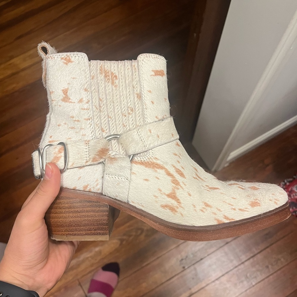 EUC Sam Edelman cow print Booties